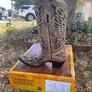 Corral boots